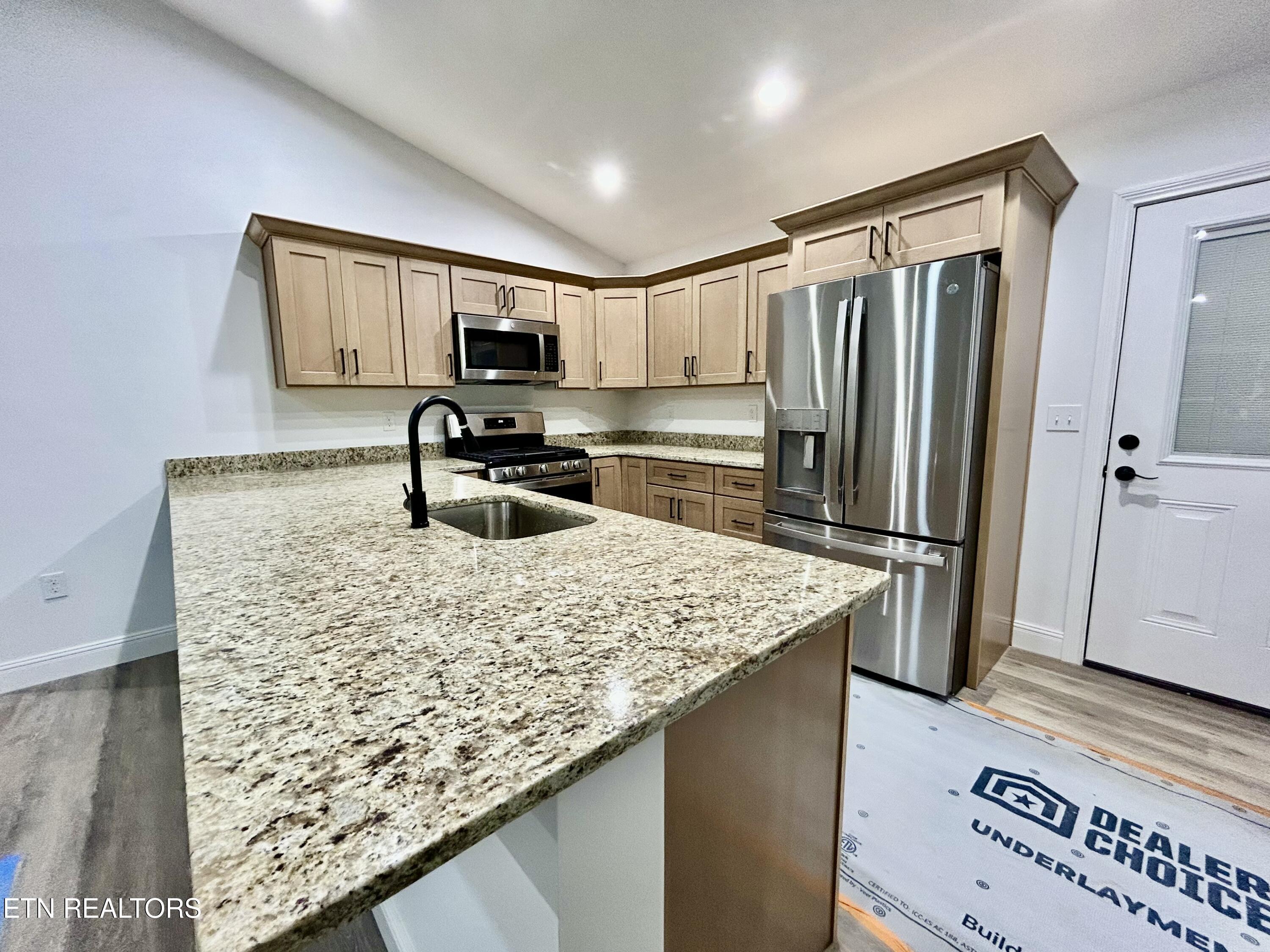 6307 Osage Road Crossville, TN 38572 - Photo 7 of 40 IMG_3143 2