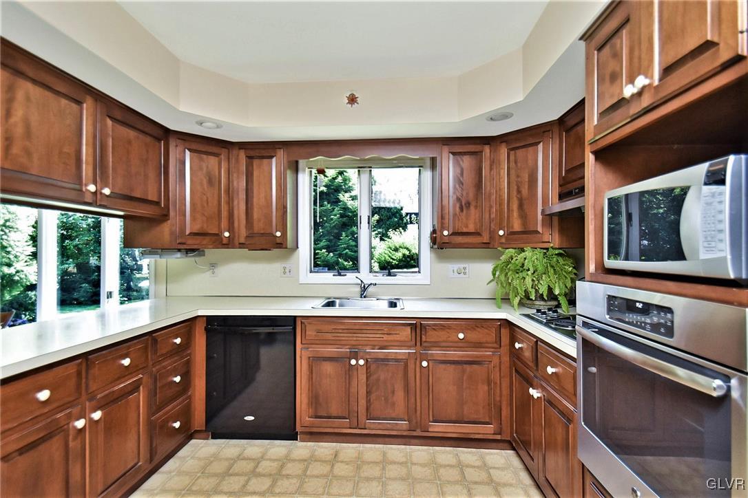 4030 Wedgewood Road Allentown, PA 18104 - Photo 6 of 30 Gallery Image 6