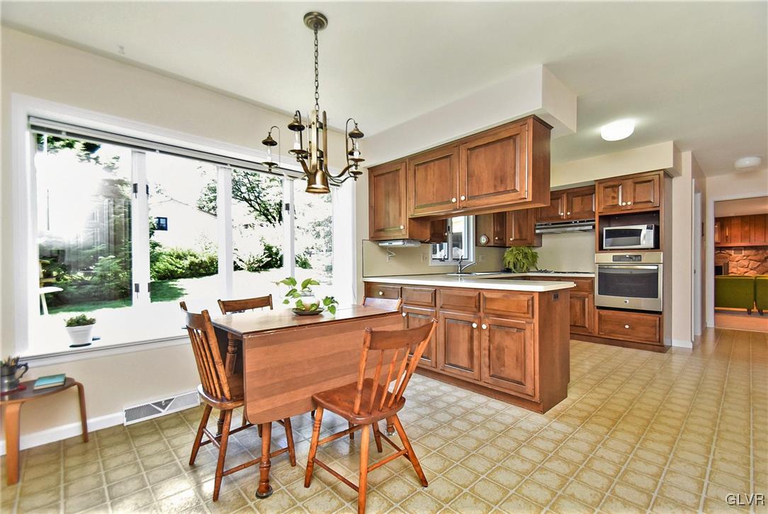 4030 Wedgewood Road Allentown, PA 18104 - Photo 7 of 30 Gallery Image 7