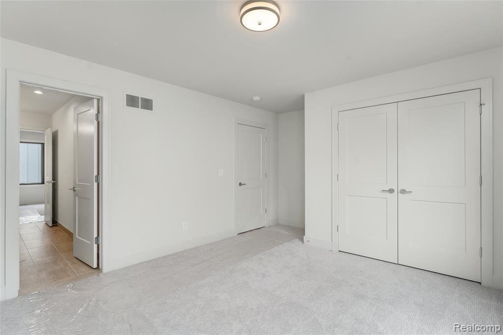 53 South Trail Court Troy, MI 48083 - Photo 32 of 43