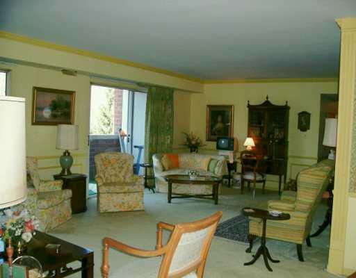 300 Fox Chapel Road, Unit 408 Pittsburgh, PA 15238 - Photo 2 of 8 Living Room.