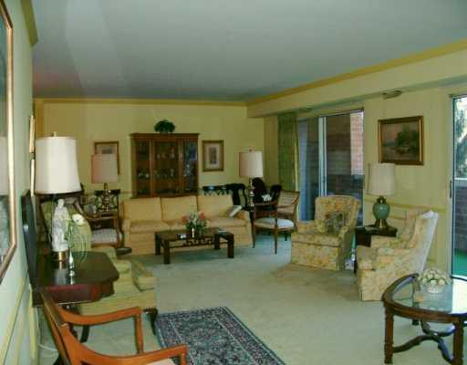 300 Fox Chapel Road, Unit 408 Pittsburgh, PA 15238 - Photo 3 of 8 Living Room.