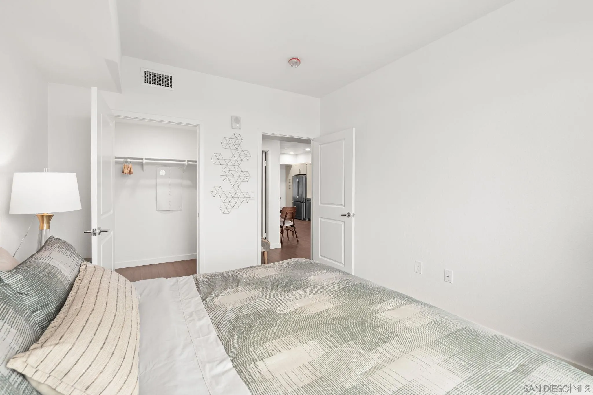 2724 El Cajon Boulevard, Unit 602 San Diego, CA 92104 - Photo 12 of 21 a bedroom with a bed and a lamp