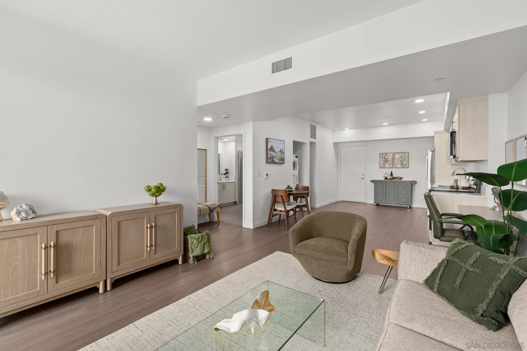2724 El Cajon Boulevard, Unit 602 San Diego, CA 92104 - Photo 6 of 21 a living room with furniture and a dining table