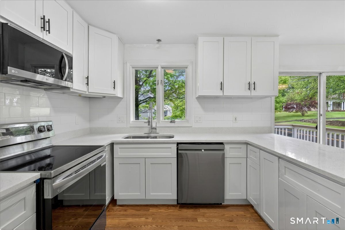 492 Long Hill Road Middletown, CT 06457 - Photo 2 of 24 Gallery Image 2