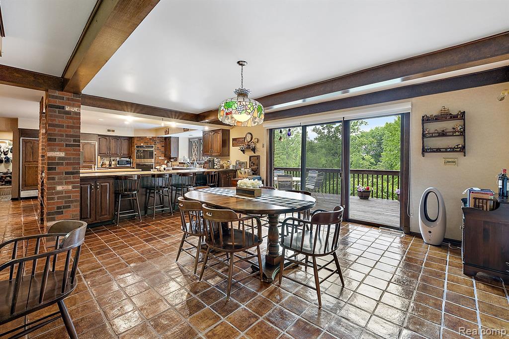 4670 Cove Road West Bloomfield, MI 48323 - Photo 12 of 37