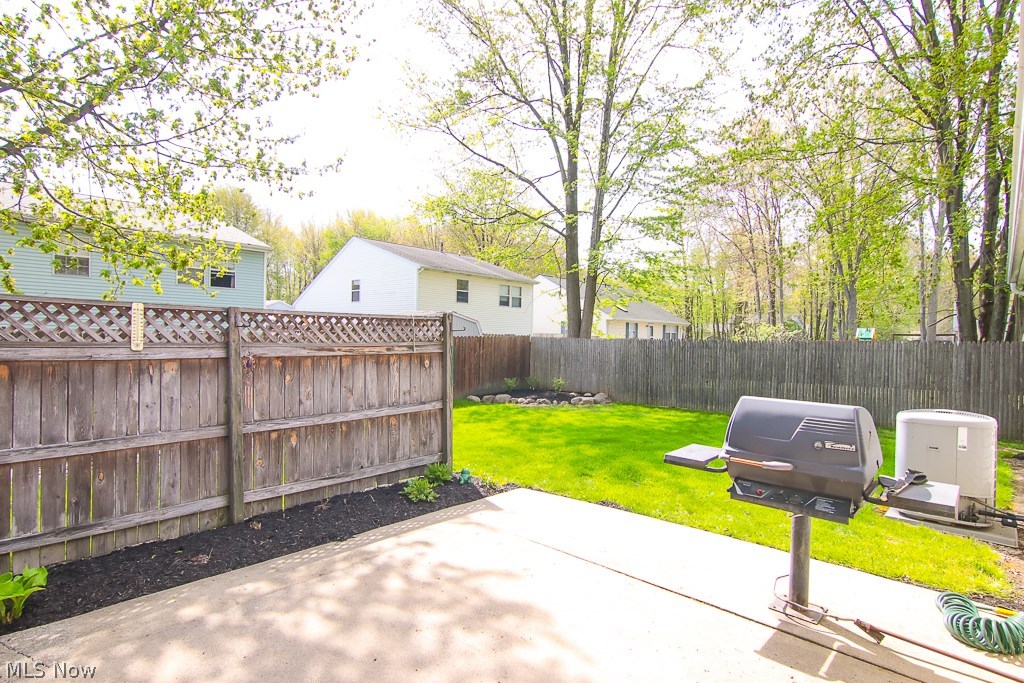 6161 Ridgeview Boulevard North Ridgeville, OH 44039 - Photo 4 of 33