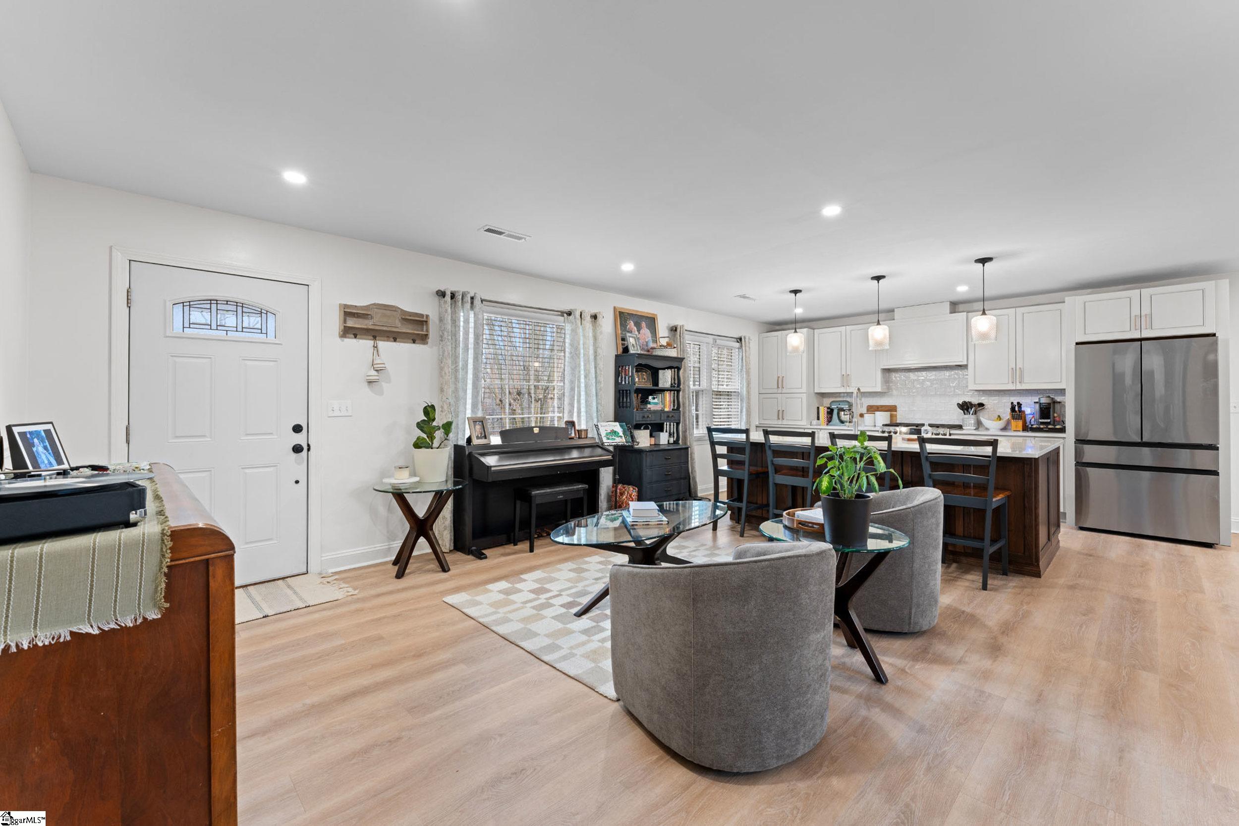 113 Woodvale Circle Greer, SC 29651 - Photo 8 of 33