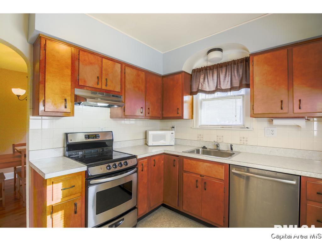 2412 South 8th Street Springfield, IL 62703 - Photo 3 of 27