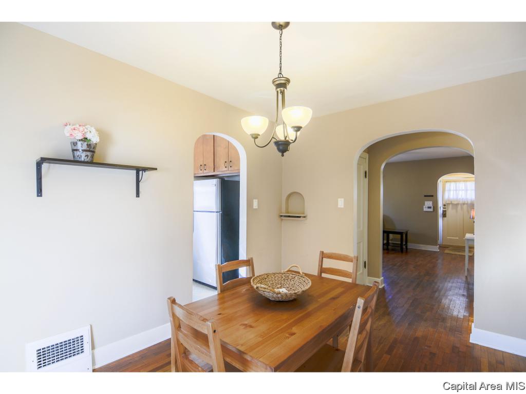 2412 South 8th Street Springfield, IL 62703 - Photo 4 of 27
