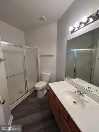 a very nice looking room with a chair