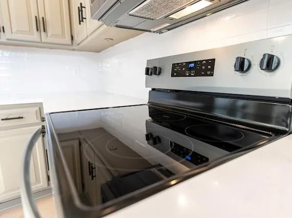 $435,000 | 1225 Northeast Kenwood Drive, Lee's Summit, MO 64064