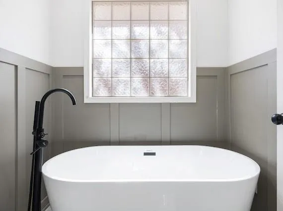 $435,000 | 1225 Northeast Kenwood Drive, Lee's Summit, MO 64064