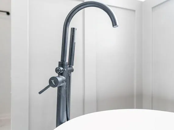 $435,000 | 1225 Northeast Kenwood Drive, Lee's Summit, MO 64064