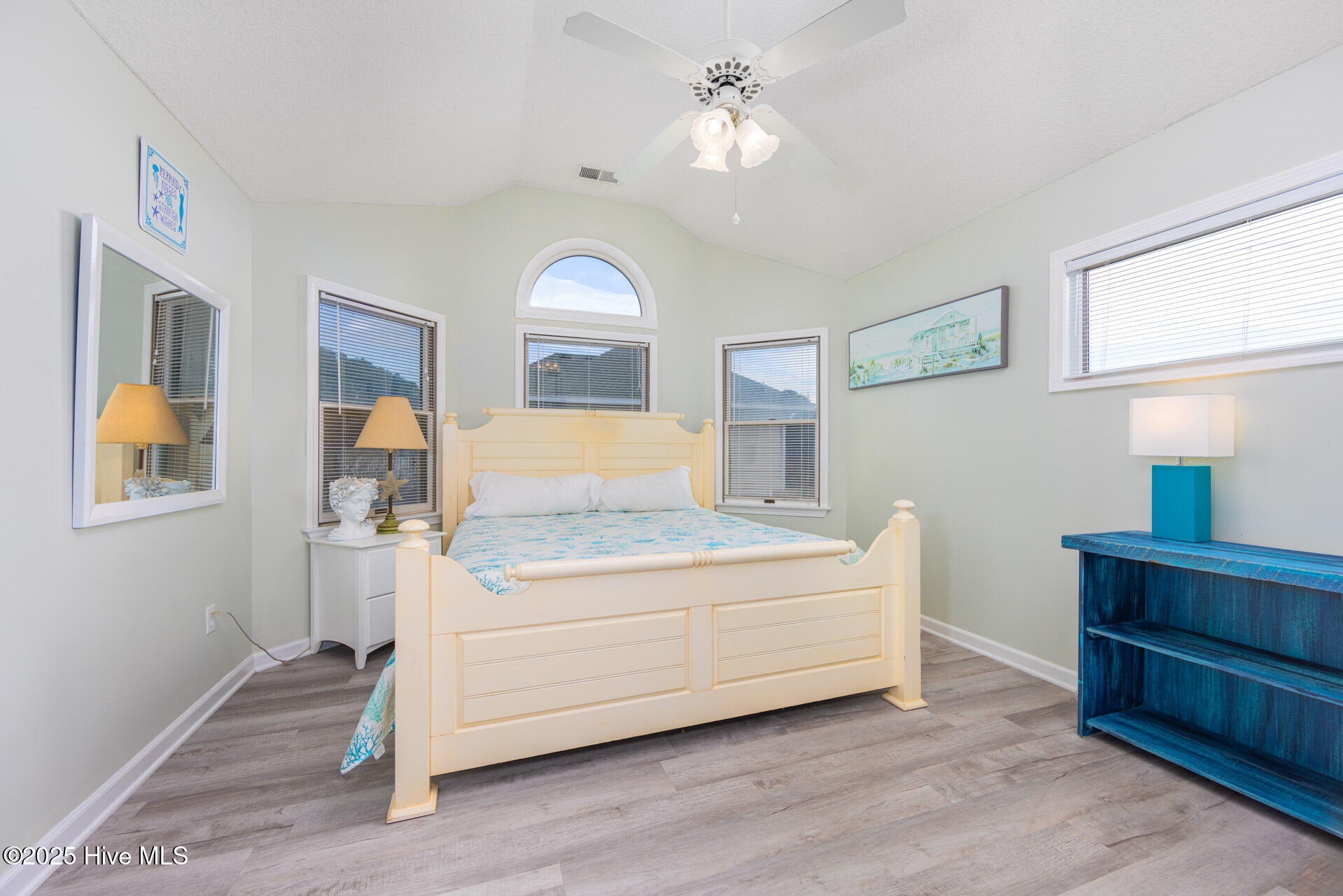 1037 Hampton Street Corolla, NC 27927 - Photo 7 of 39 Primary bedroom