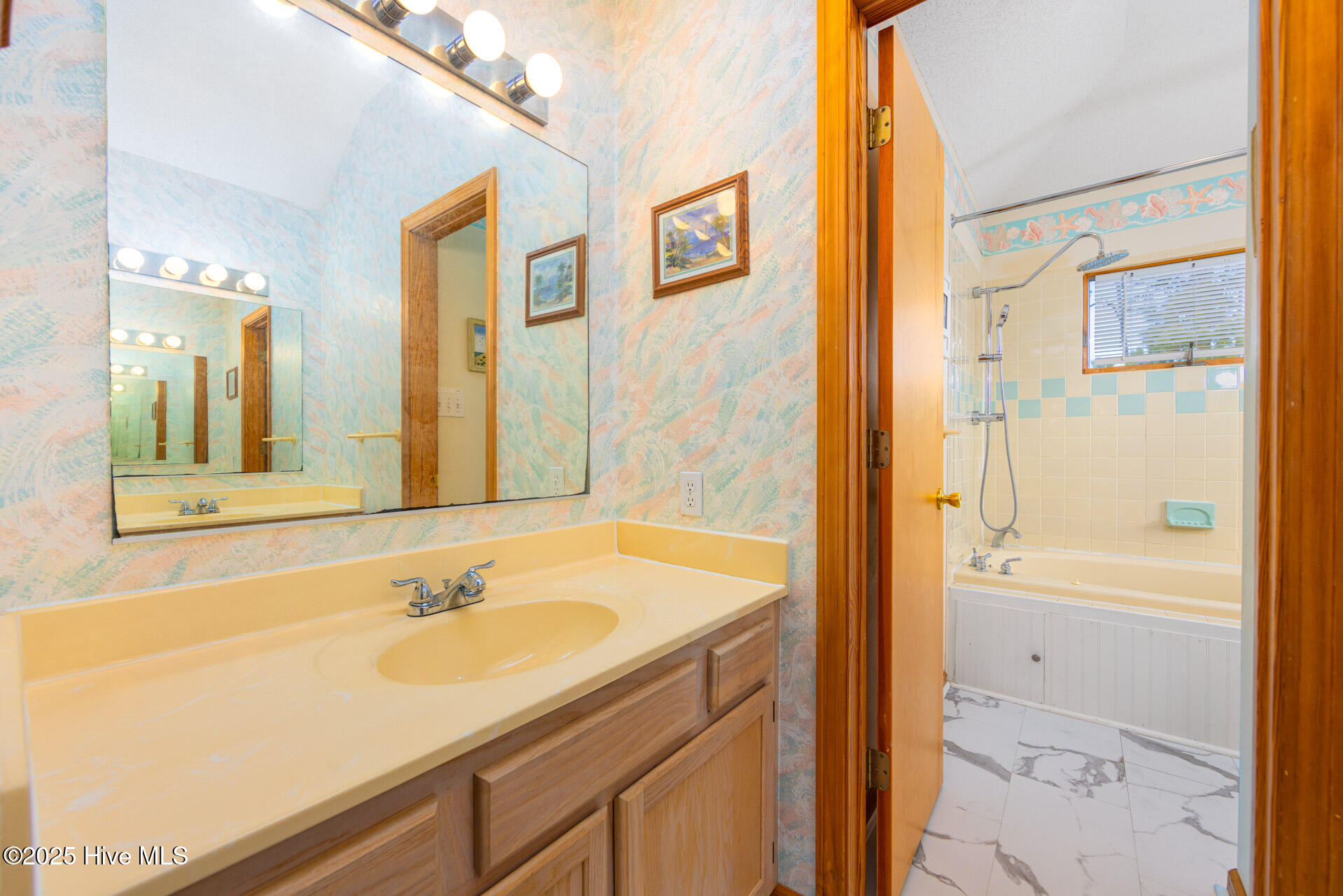 1037 Hampton Street Corolla, NC 27927 - Photo 8 of 39 Primary Ensuite