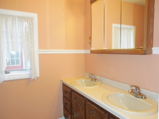 529 West State Street Sycamore, IL 60178 - Photo 9 of 13