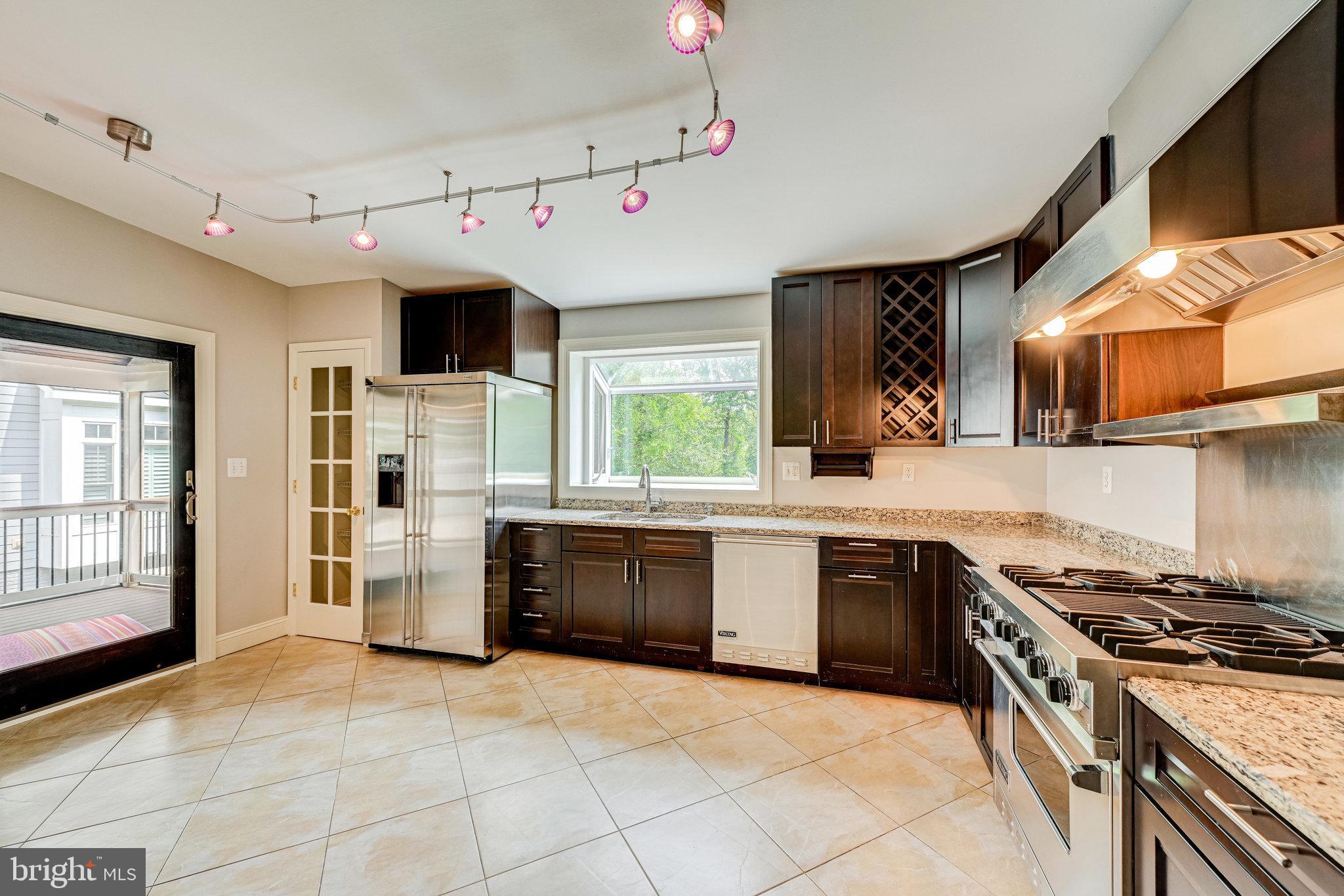 300 Branch Road Southeast Vienna, VA 22180 - Photo 17 of 72 Room for an island if you choose