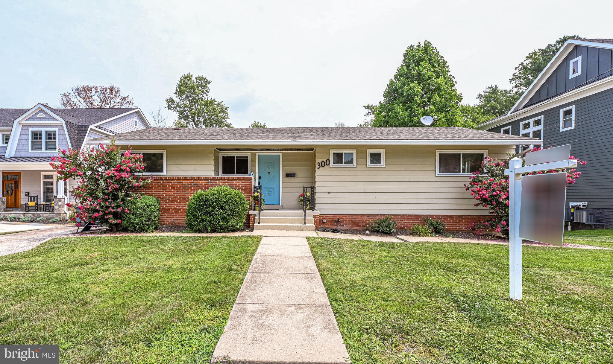 300 Branch Road Southeast Vienna, VA 22180 - Photo 3 of 72 SO conveninet to downtown Vienna 4 doors to aLOT!