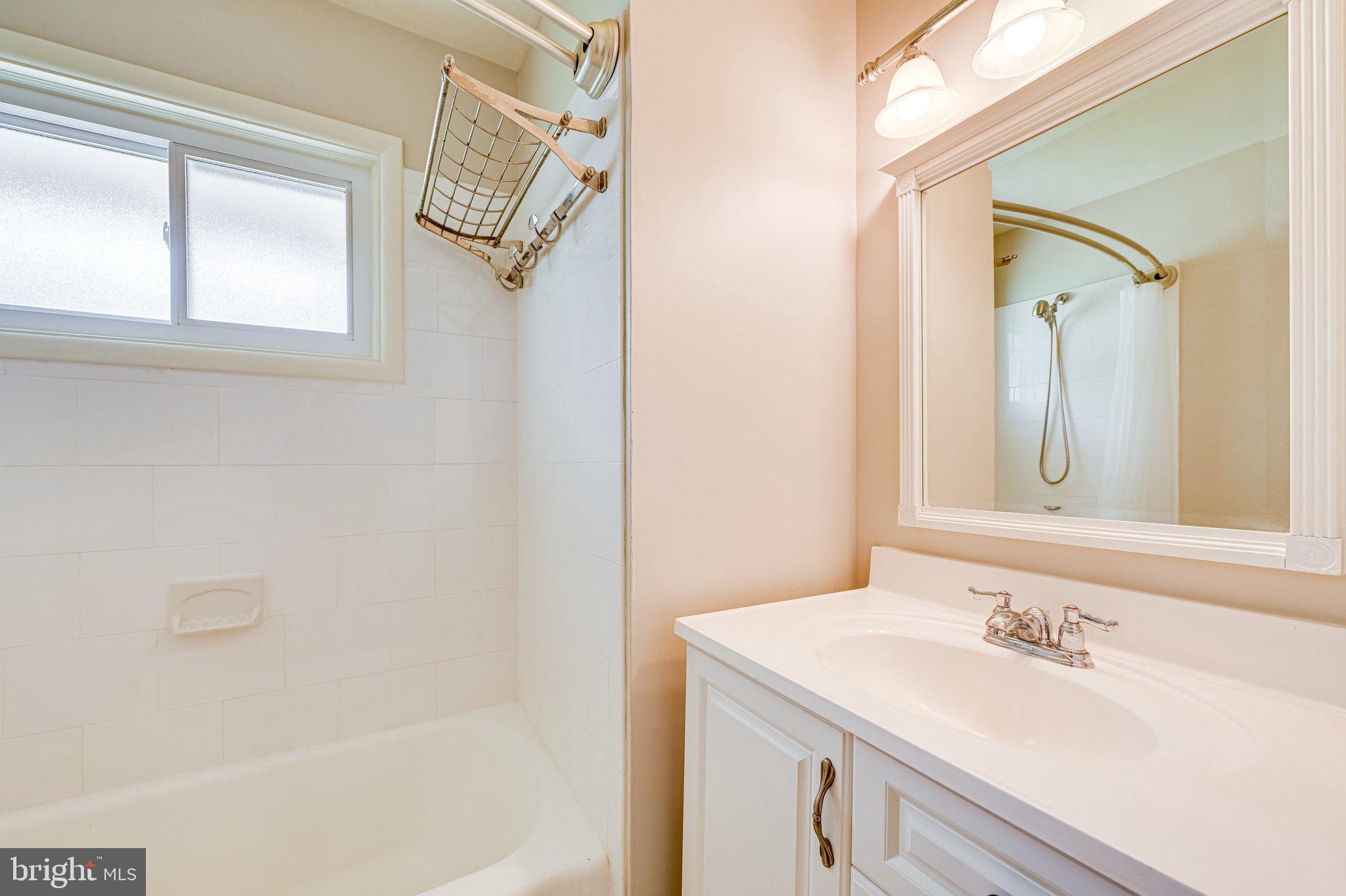 300 Branch Road Southeast Vienna, VA 22180 - Photo 25 of 72 Hall full bath