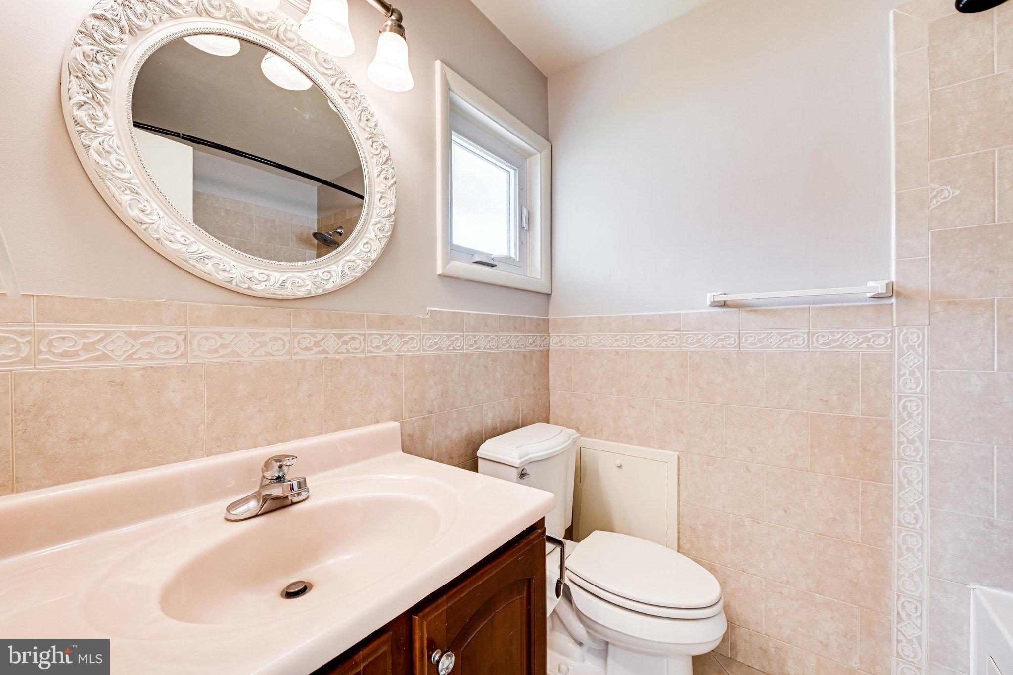 300 Branch Road Southeast Vienna, VA 22180 - Photo 34 of 72 Bedroom 1 bath with tub