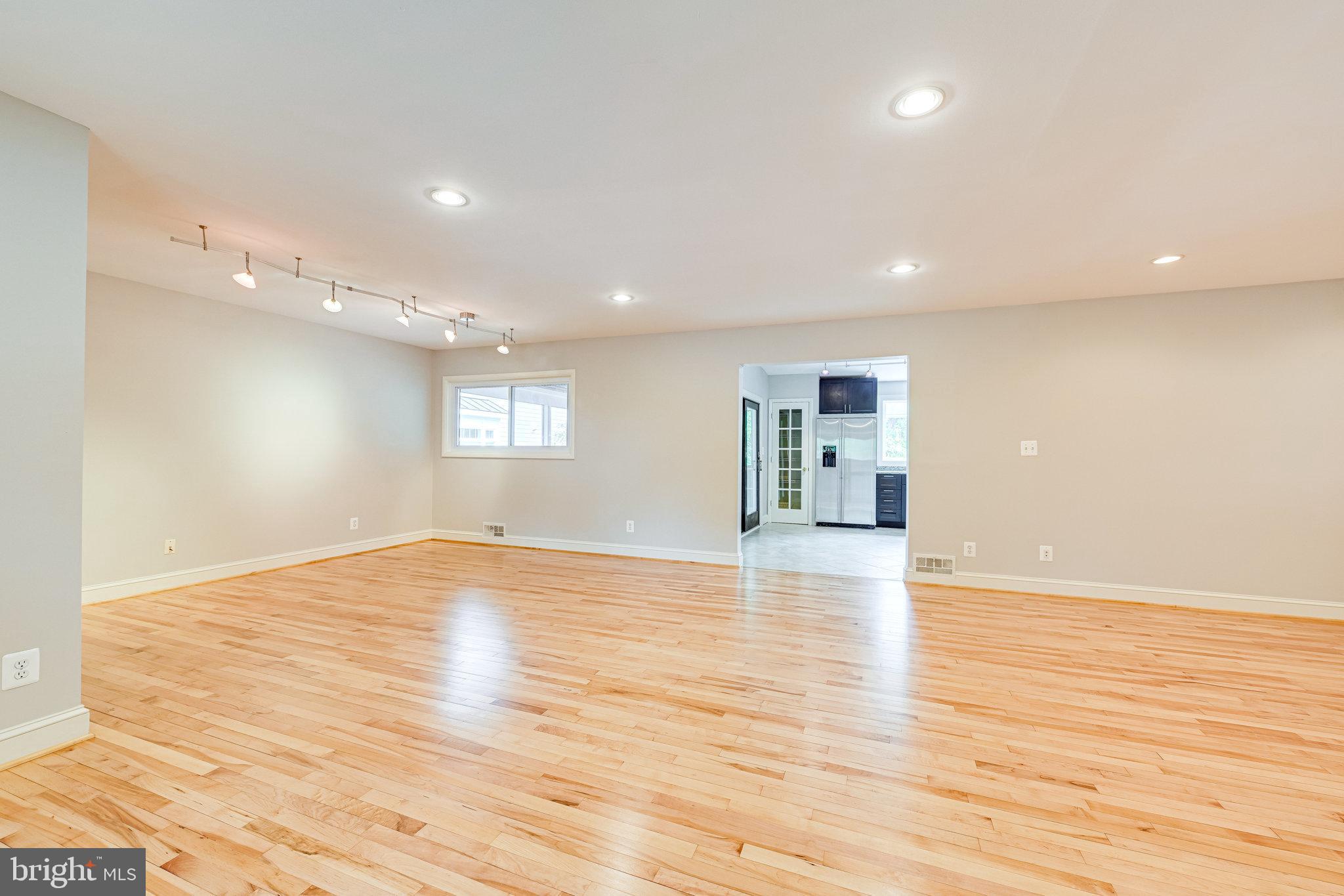 300 Branch Road Southeast Vienna, VA 22180 - Photo 5 of 72 Fabulous open space
