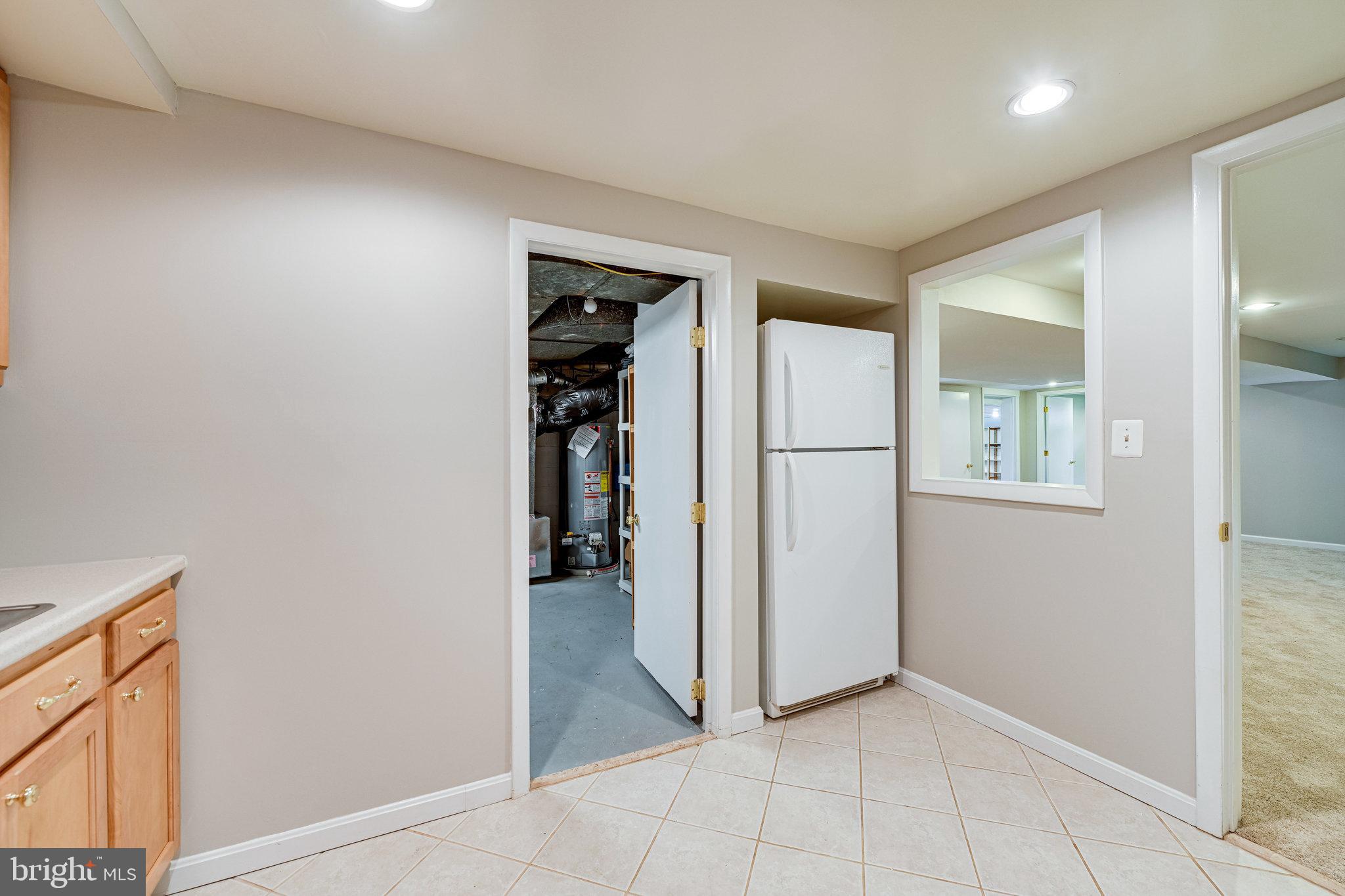 300 Branch Road Southeast Vienna, VA 22180 - Photo 43 of 72 Kitchenette