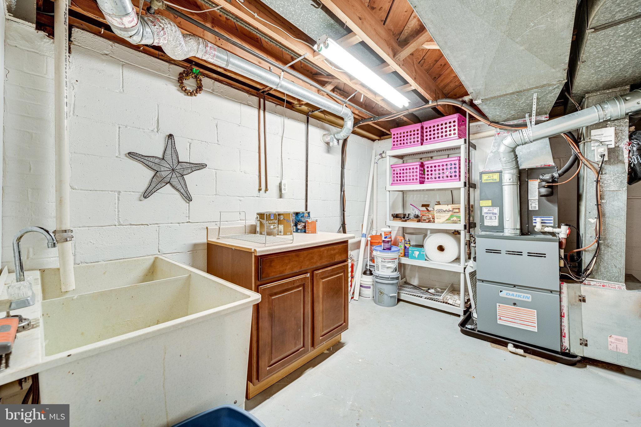 300 Branch Road Southeast Vienna, VA 22180 - Photo 44 of 72 Utility room