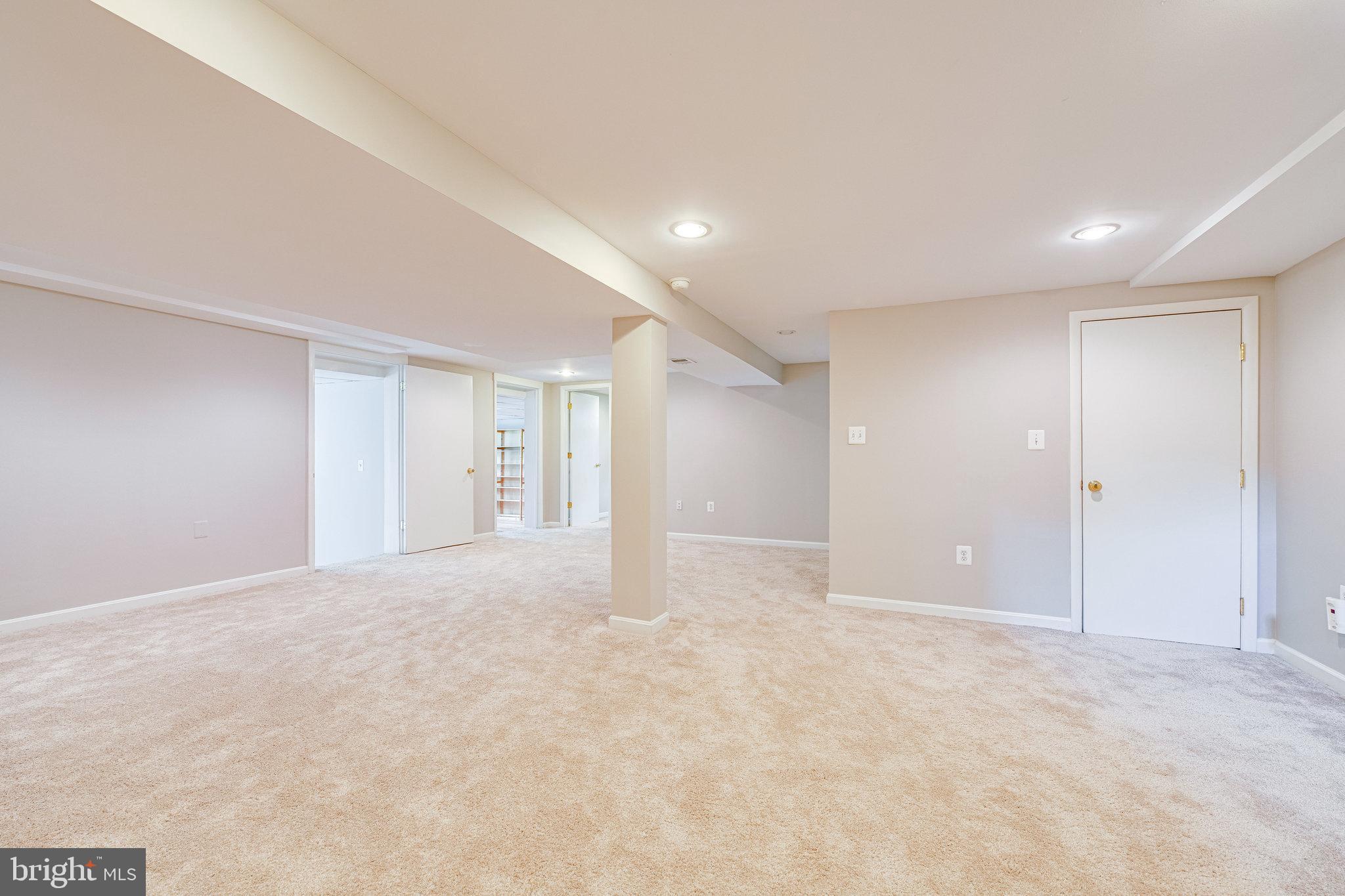 300 Branch Road Southeast Vienna, VA 22180 - Photo 49 of 72 Spacious family room