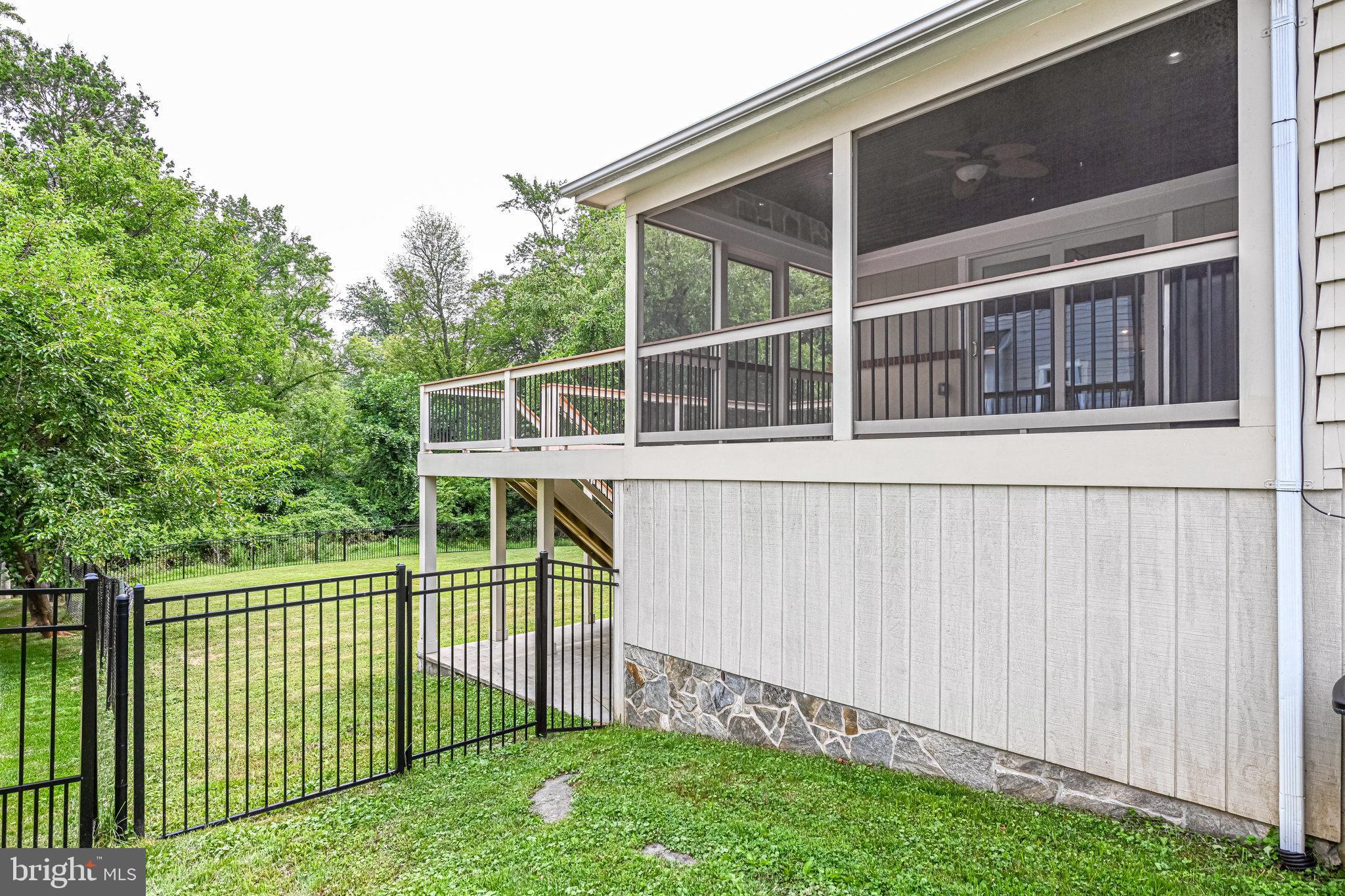 300 Branch Road Southeast Vienna, VA 22180 - Photo 67 of 72 Fully fenced backyard