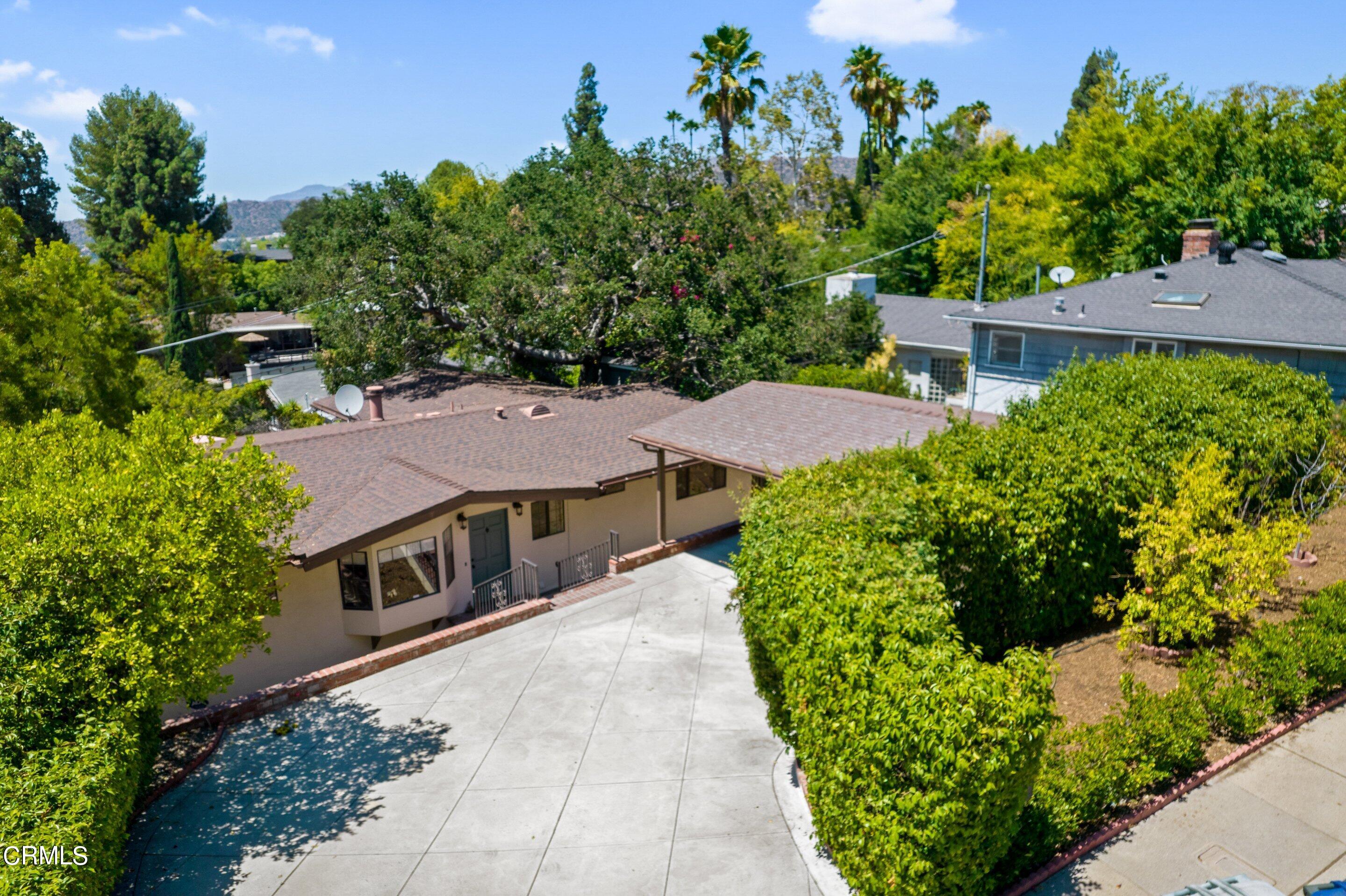 343 Cherry Drive Pasadena, CA 91105 - Photo 31 of 33 a aerial view of a house