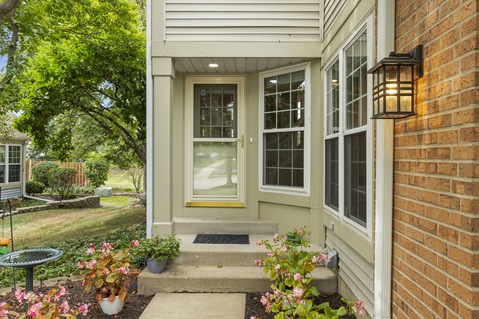 320 Cimarron Road East Lombard, IL 60148 - Photo 2 of 36 Gallery Image 2