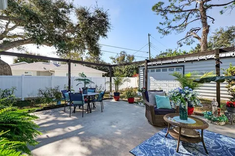 $379,900 | 405 West Seminole Drive, Venice, FL 34293