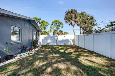 $379,900 | 405 West Seminole Drive, Venice, FL 34293