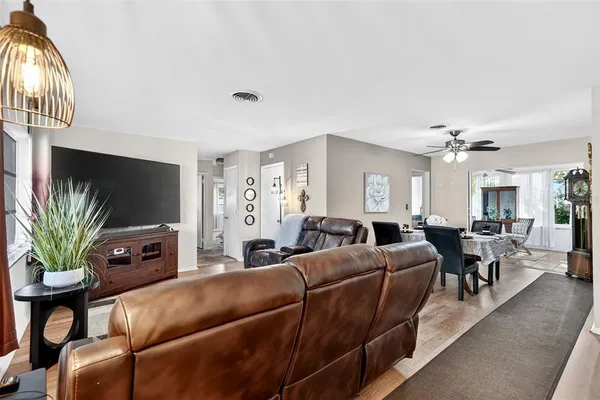 $350,000 | 405 West Seminole Drive, Venice, FL 34293