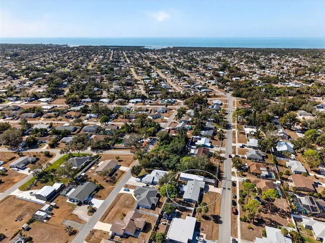 $379,900 | 405 West Seminole Drive, Venice, FL 34293