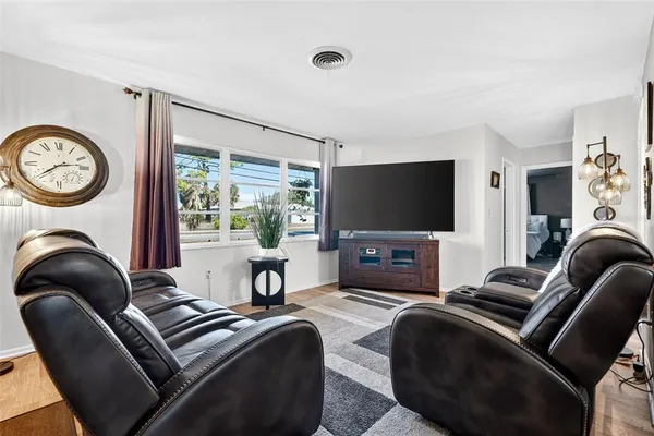 $350,000 | 405 West Seminole Drive, Venice, FL 34293