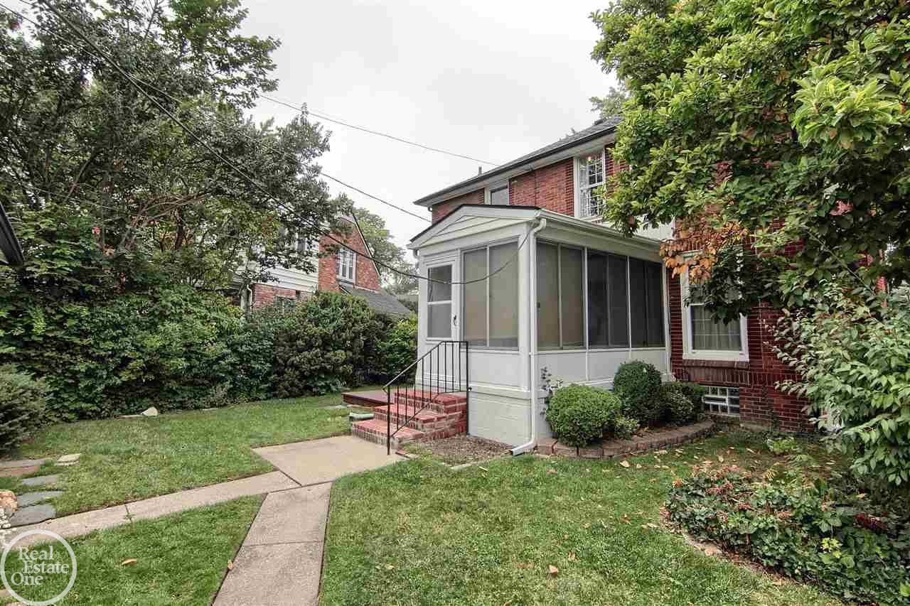 381 Merriweather Road Grosse Pointe, MI 48236 - Photo 27 of 29 31331396-26.JPG