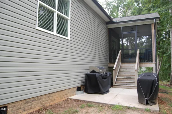 a view of a house with backyard space