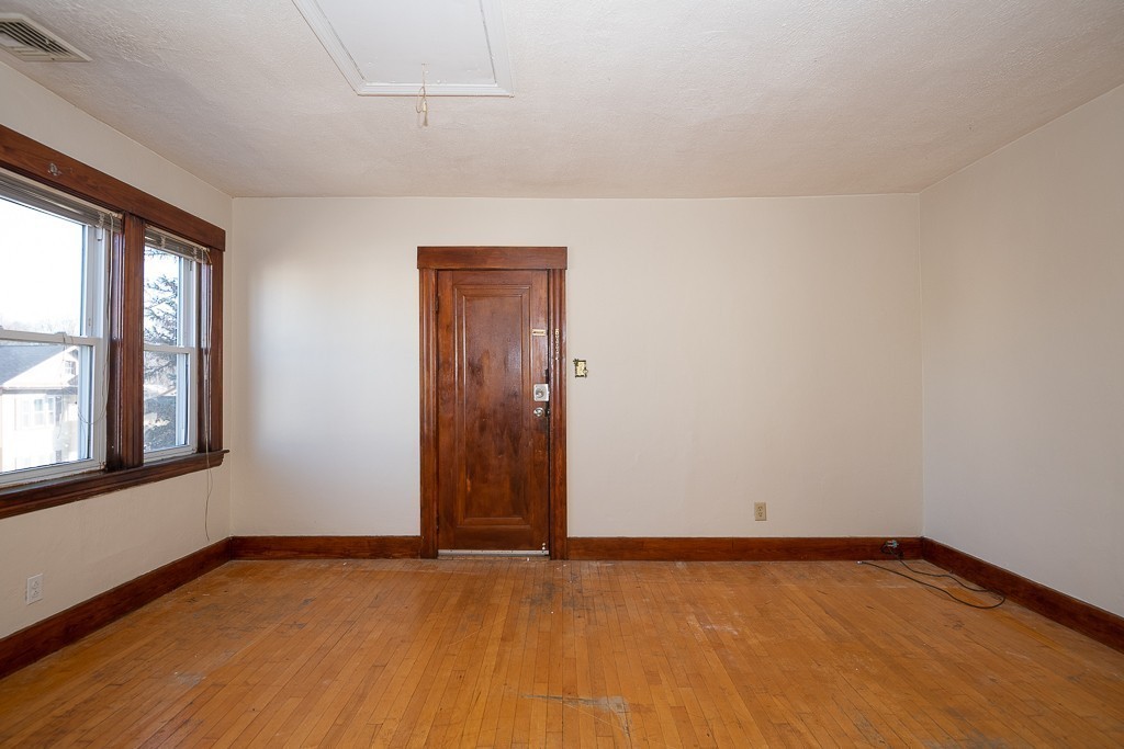 38 Stoneland Road Worcester, MA 01603 - Photo 12 of 29 Gallery Image 12