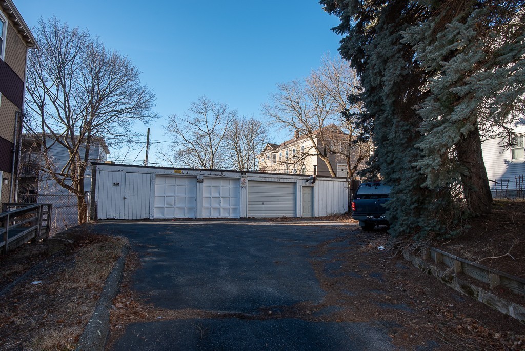 38 Stoneland Road Worcester, MA 01603 - Photo 4 of 29 Gallery Image 4