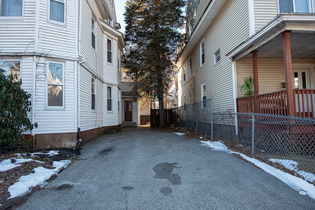 38 Stoneland Road Worcester, MA 01603 - Photo 5 of 29 Gallery Image 5