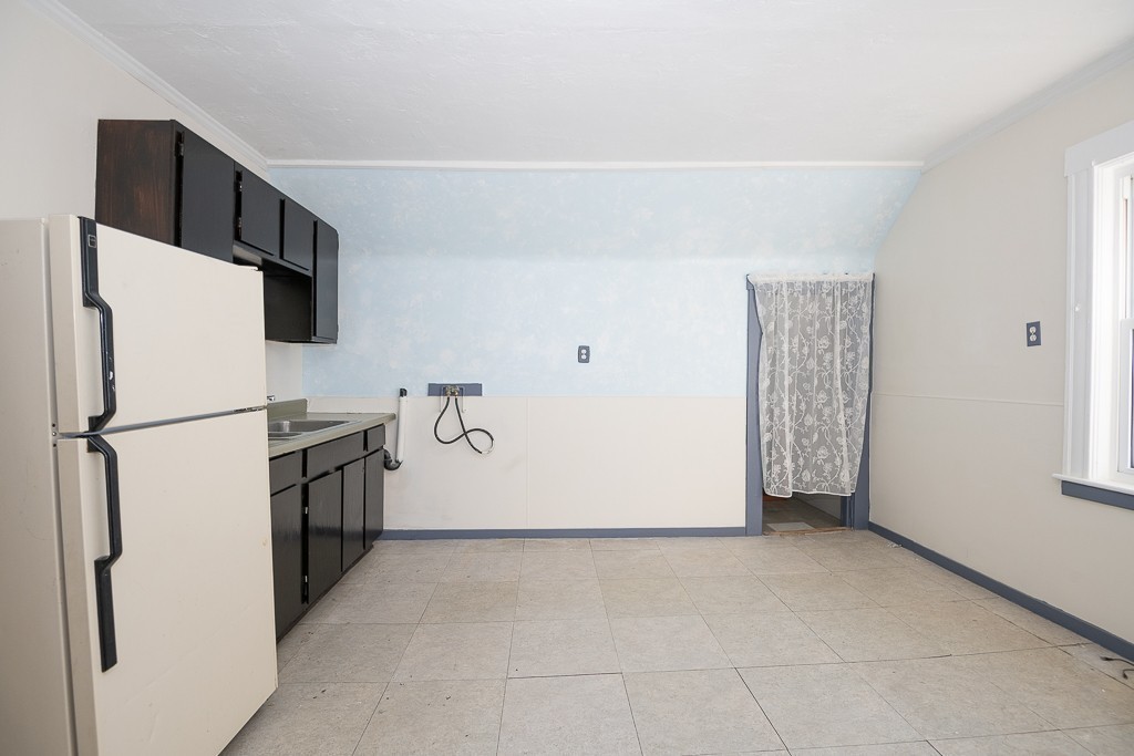 38 Stoneland Road Worcester, MA 01603 - Photo 9 of 29 Gallery Image 9