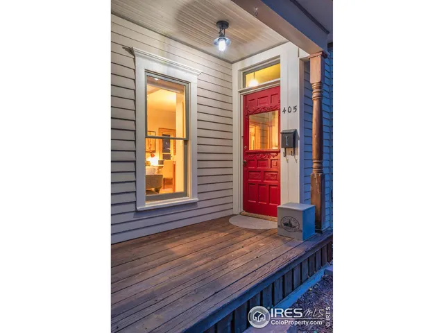 a view of an entryway of a house