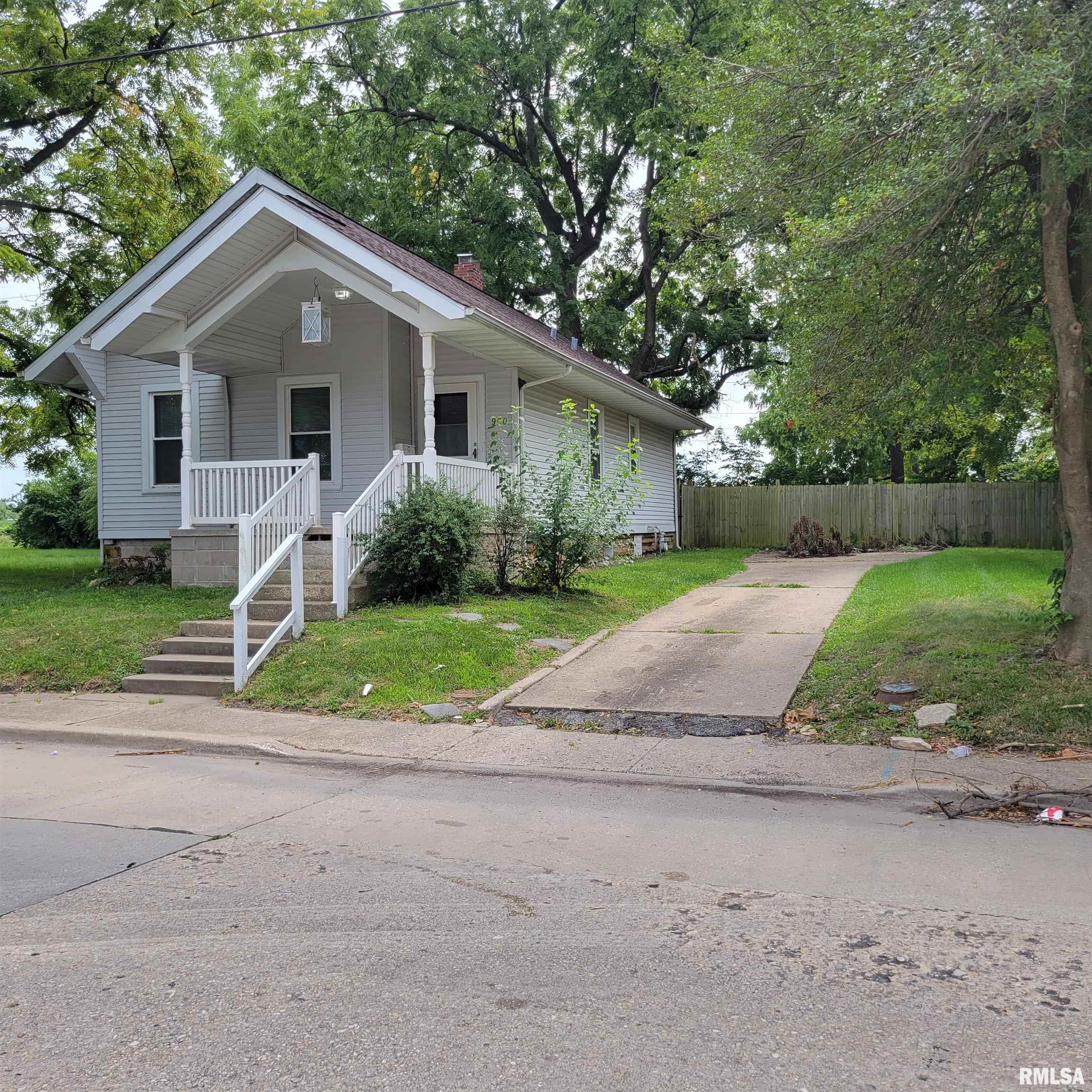 900 East Stanford Avenue Springfield, IL 62703 - Photo 1 of 21 Gallery Image 1