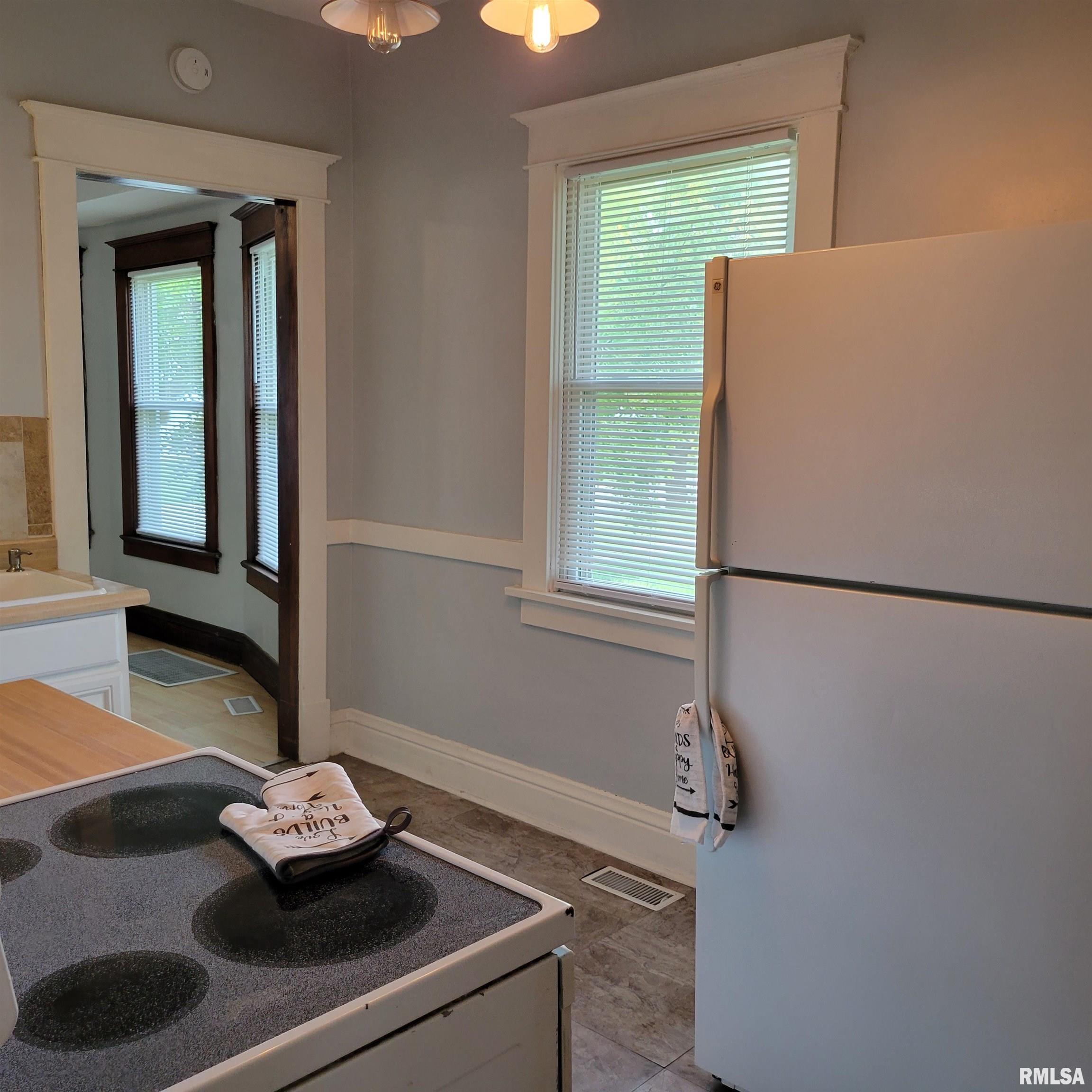 900 East Stanford Avenue Springfield, IL 62703 - Photo 17 of 21 Gallery Image 17