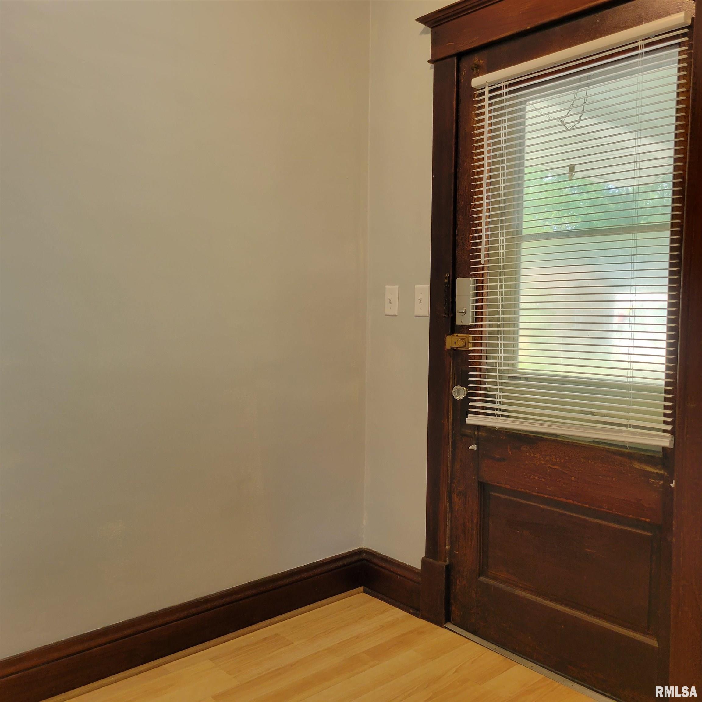 900 East Stanford Avenue Springfield, IL 62703 - Photo 3 of 21 Gallery Image 3