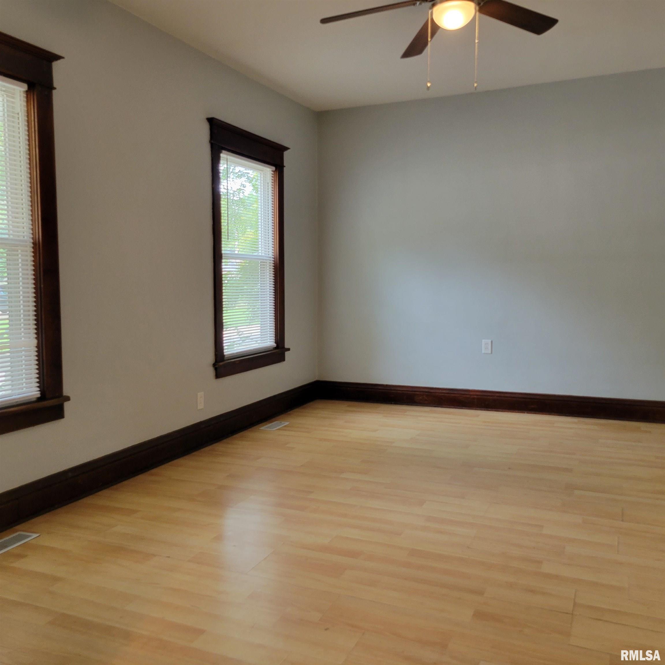 900 East Stanford Avenue Springfield, IL 62703 - Photo 4 of 21 Gallery Image 4