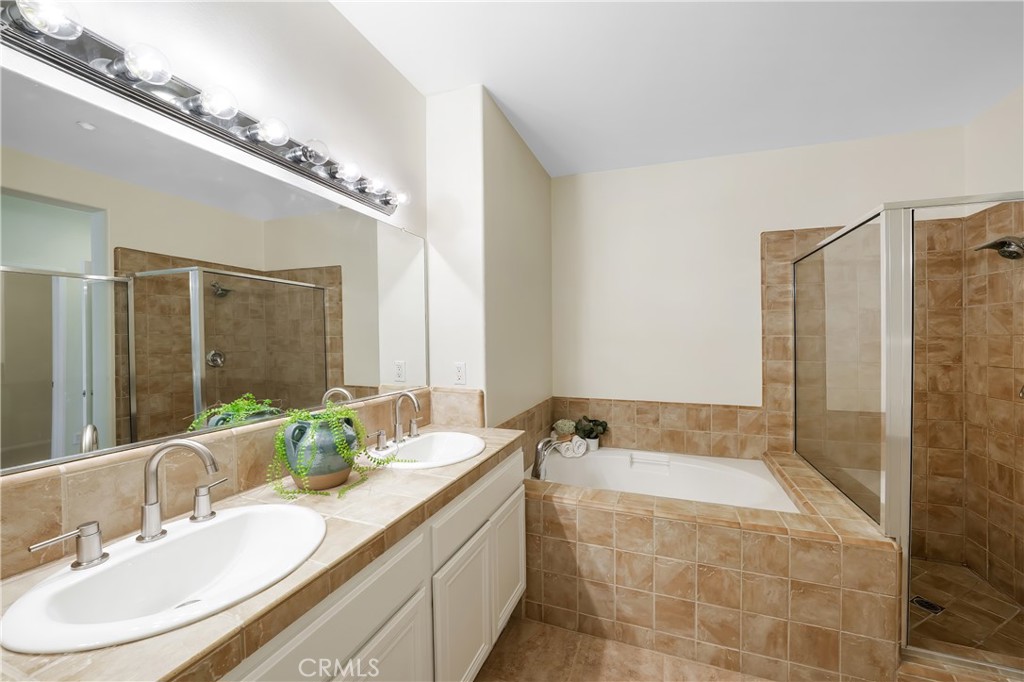 5 Lynde Street Ladera Ranch, CA 92694 - Photo 25 of 50 Primary bathroom w/tub & walk-in shower