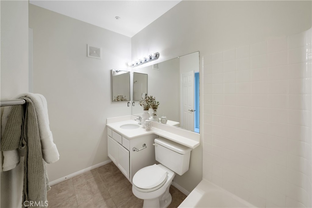 5 Lynde Street Ladera Ranch, CA 92694 - Photo 32 of 50 Upstairs Bathroom